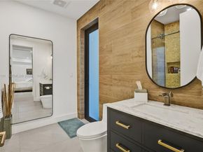 1572 NE 194th St, Miami FL 33179