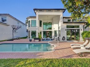 1572 NE 194th St, Miami FL 33179