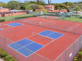 1490 Laguna Ln, Pembroke Pines FL 33026