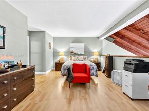 1490 Laguna Ln, Pembroke Pines FL 33026