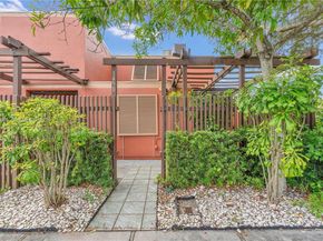 1490 Laguna Ln, Pembroke Pines FL 33026