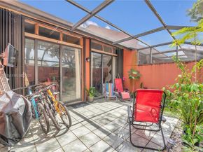 1490 Laguna Ln, Pembroke Pines FL 33026