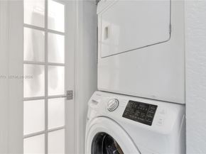 1490 Laguna Ln, Pembroke Pines FL 33026