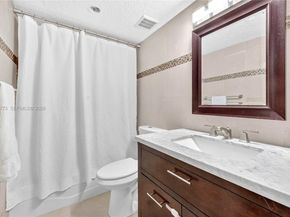 1490 Laguna Ln, Pembroke Pines FL 33026