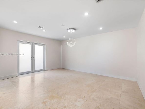 1601 Bay Rd 4, Miami Beach FL 33139