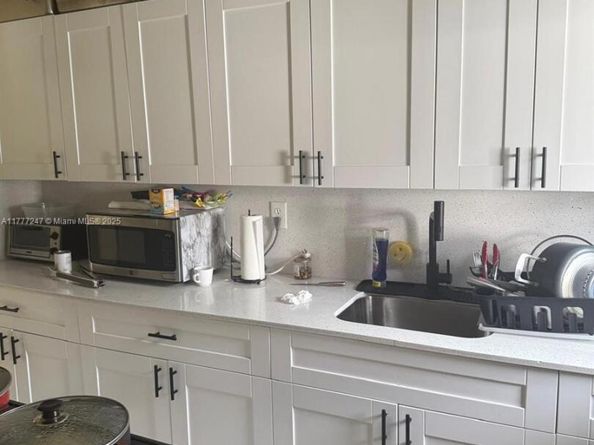2469 NW 35th St, Miami FL 33142