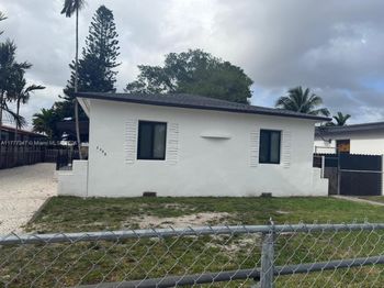 2469 NW 35th St