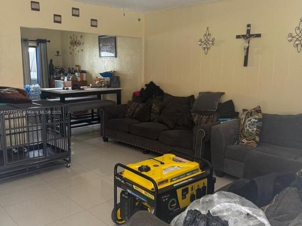 2469 NW 35th St, Miami FL 33142