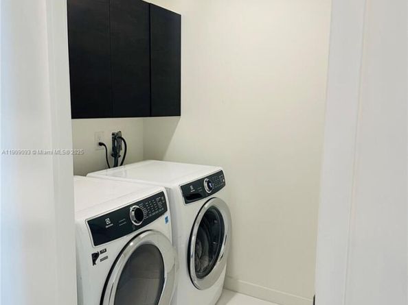 851 NE 1st Ave 2403, Miami FL 33132