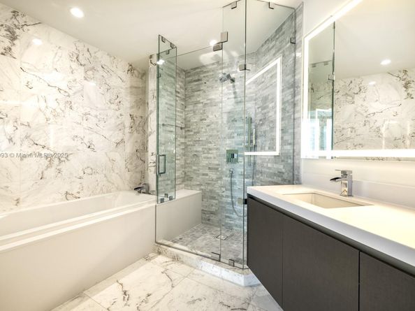 851 NE 1st Ave 2403, Miami FL 33132