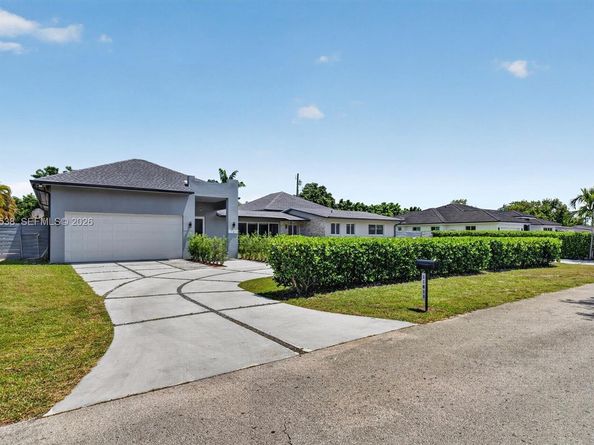 11811 SW 82nd Rd, Miami FL 33156