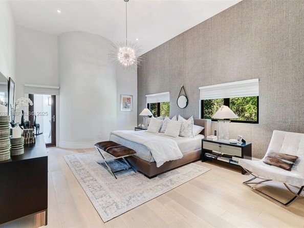 555 Arvida Pkwy, Coral Gables FL 33156