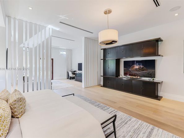 555 Arvida Pkwy, Coral Gables FL 33156