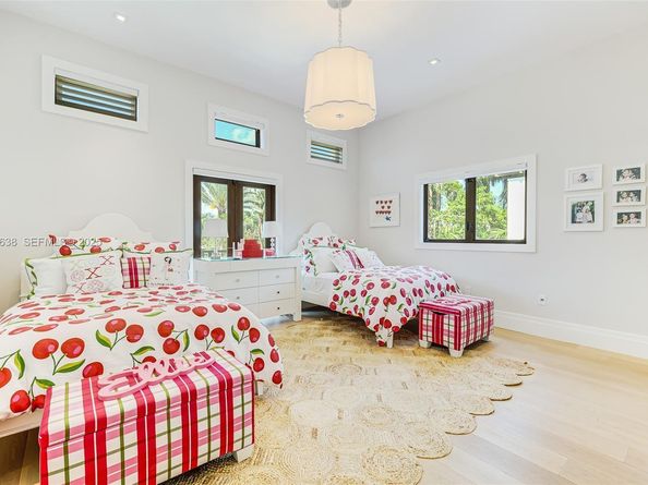 555 Arvida Pkwy, Coral Gables FL 33156