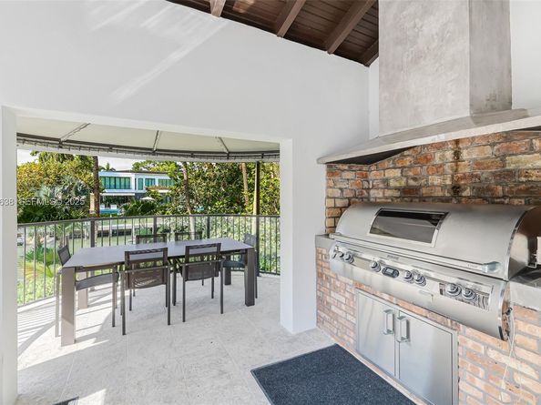 555 Arvida Pkwy, Coral Gables FL 33156