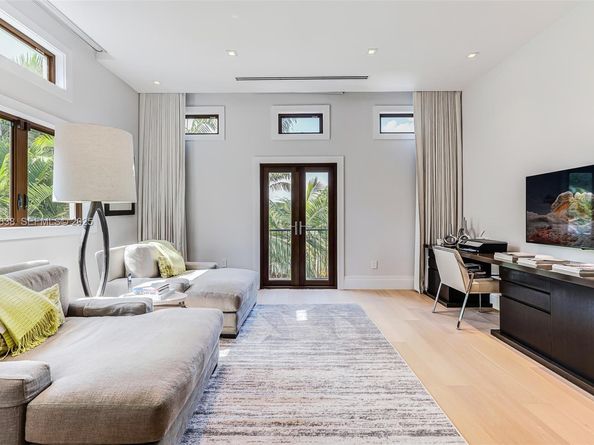 555 Arvida Pkwy, Coral Gables FL 33156