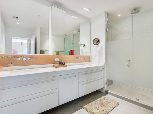 6103 S Aqua Ave 905, Miami Beach FL 33141