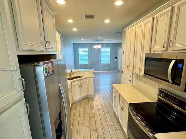 3973 Poinciana Ln, Hollywood FL 33021