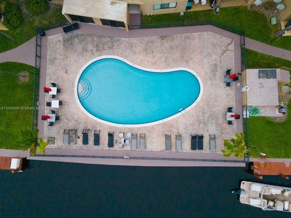 301 Golden Isles Dr 502, Hallandale Beach FL 33009