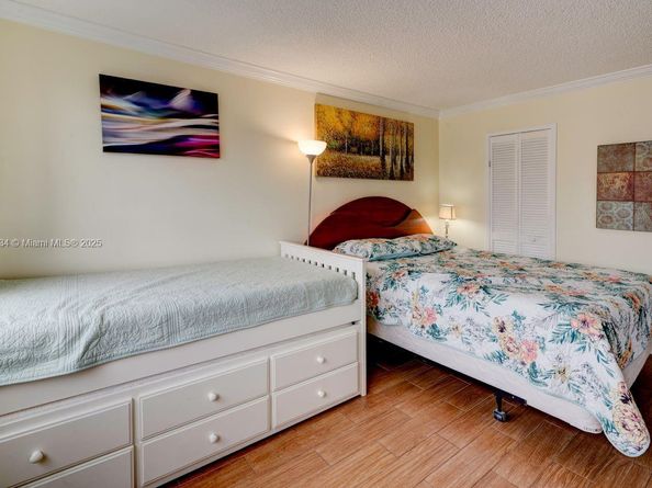 301 Golden Isles Dr 502, Hallandale Beach FL 33009