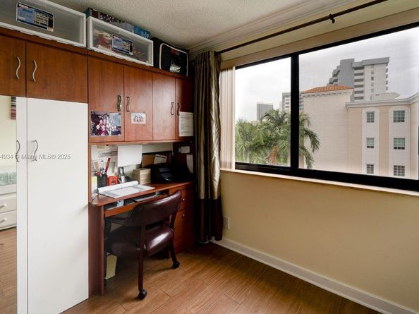 301 Golden Isles Dr 502, Hallandale Beach FL 33009