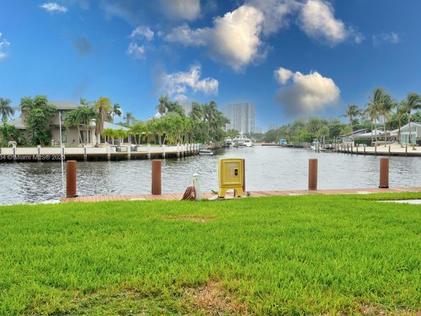 301 Golden Isles Dr 502, Hallandale Beach FL 33009