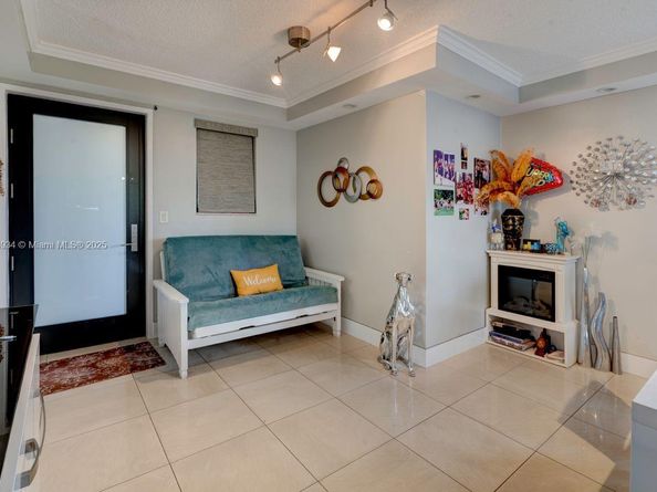 301 Golden Isles Dr 502, Hallandale Beach FL 33009