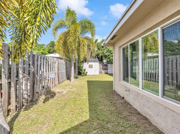 2221 NE 61st Ct, Fort Lauderdale FL 33308