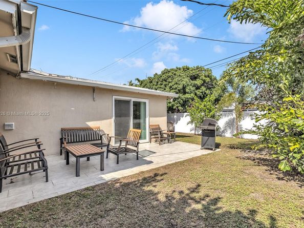 2221 NE 61st Ct, Fort Lauderdale FL 33308