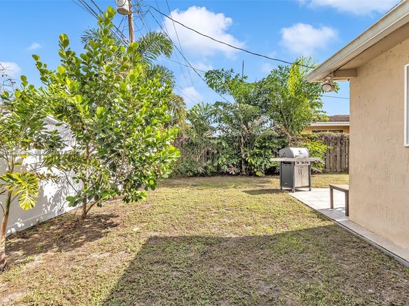 2221 NE 61st Ct, Fort Lauderdale FL 33308