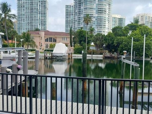 255 Poinciana Dr 605, Sunny Isles Beach FL 33160