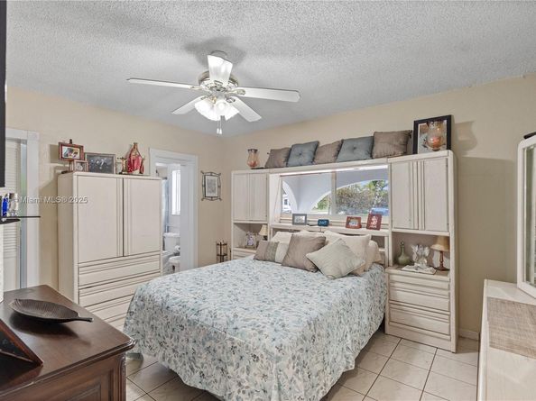 451 W 39th St, Hialeah FL 33012