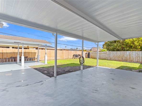 451 W 39th St, Hialeah FL 33012