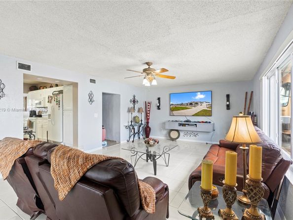 451 W 39th St, Hialeah FL 33012