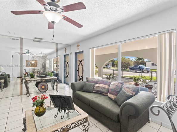 451 W 39th St, Hialeah FL 33012