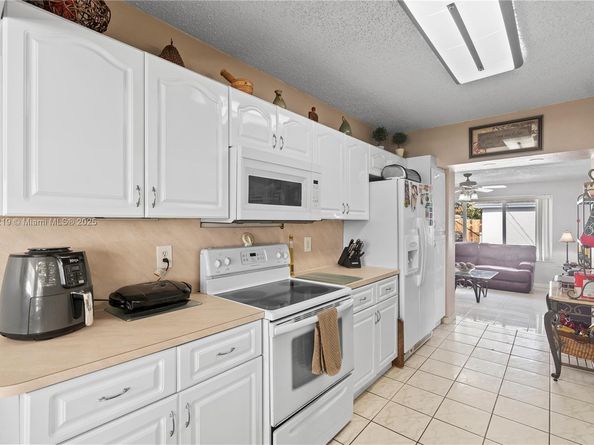 451 W 39th St, Hialeah FL 33012