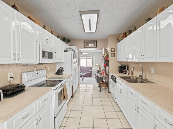 451 W 39th St, Hialeah FL 33012