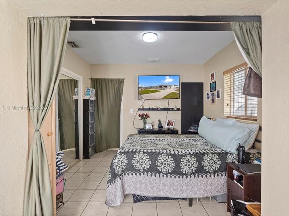 451 W 39th St, Hialeah FL 33012