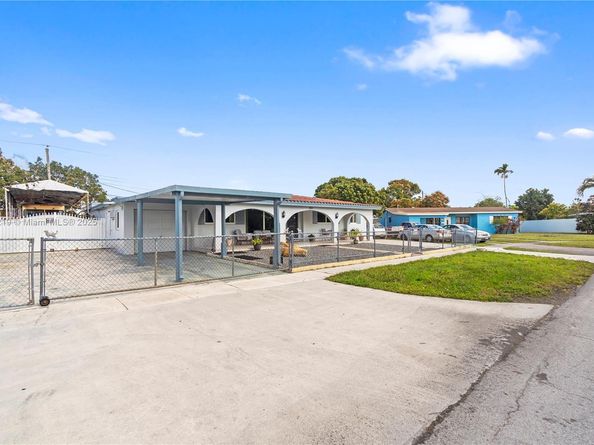 451 W 39th St, Hialeah FL 33012