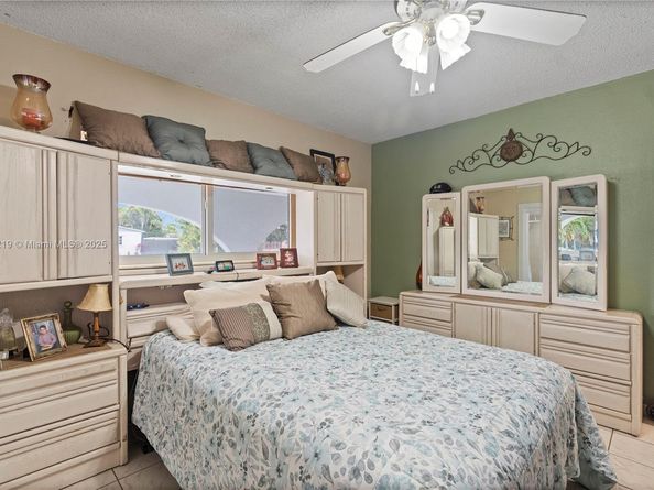 451 W 39th St, Hialeah FL 33012