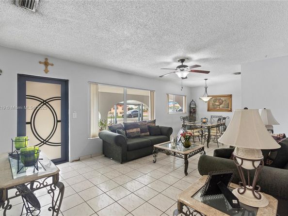 451 W 39th St, Hialeah FL 33012