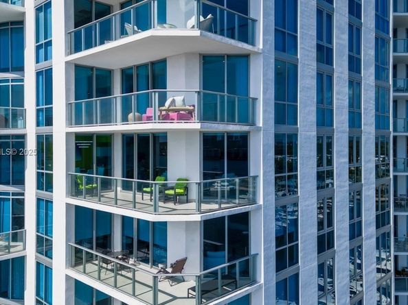 17111 Biscayne Blvd 909, North Miami Beach FL 33160