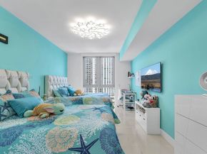 17111 Biscayne Blvd 909, North Miami Beach FL 33160