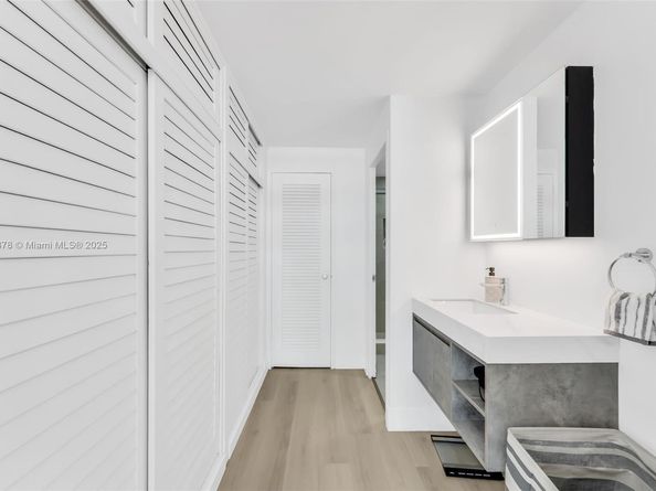 1408 Brickell Bay Dr 518, Miami FL 33131