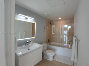 350 S Miami Ave 2714, Miami FL 33130