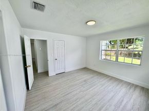 6825 SW 12th St, Pembroke Pines FL 33023