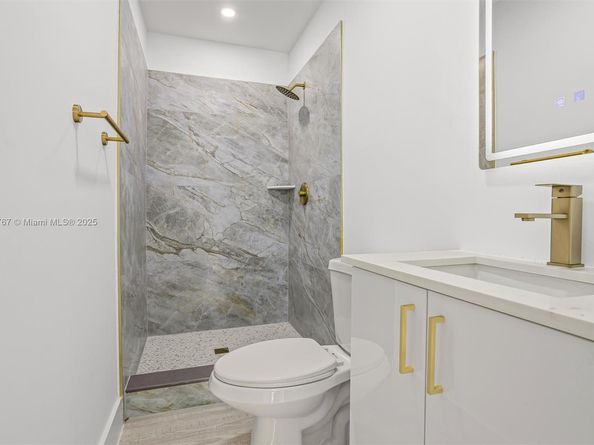 6825 SW 12th St, Pembroke Pines FL 33023