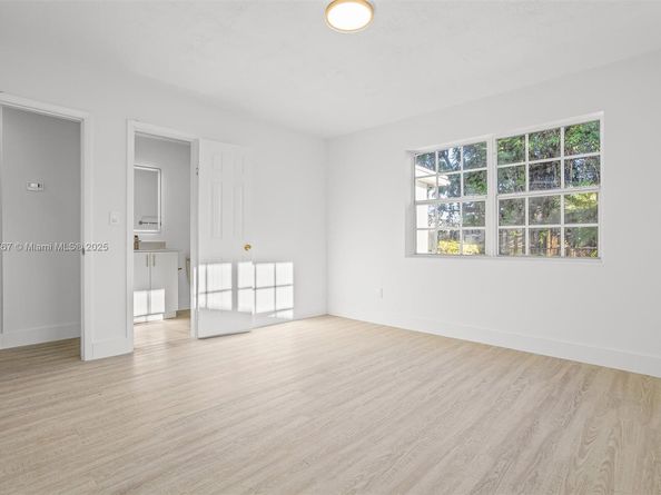 6825 SW 12th St, Pembroke Pines FL 33023