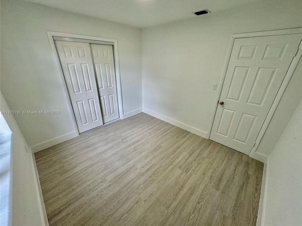 6825 SW 12th St, Pembroke Pines FL 33023