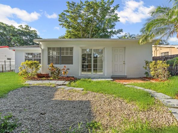 6825 SW 12th St, Pembroke Pines FL 33023